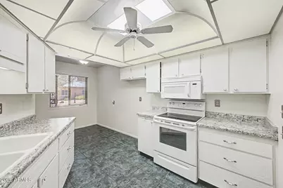 11025 W Topaz Drive, Sun City, AZ 85351 - Photo 10