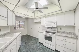 11025 W Topaz Dr, Sun City, AZ 85351 - Photo 10