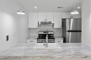 3033 E Devonshire Ave, Phoenix, AZ 85016 - Photo 8
