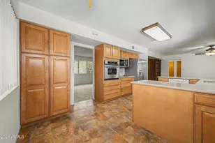 2210 W Meadow Dr, Phoenix, AZ 85023 - Photo 16