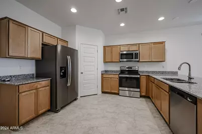 9028 W Georgia Avenue, Glendale, AZ 85305 - Photo 2