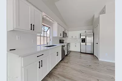13233 W Ironwood Street, Surprise, AZ 85374 - Photo 2
