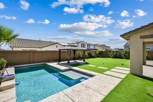14049 W Desert Hollow Dr, Surprise, AZ 85387 - Photo 44