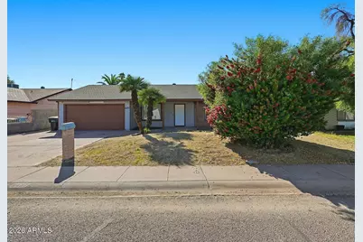 6437 W College Drive, Phoenix, AZ 85033 - Photo 1