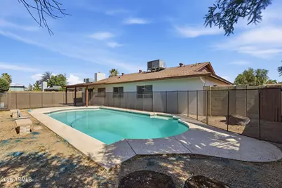 3945 W Barbara Avenue, Phoenix, AZ 85051 - Photo 32