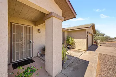 10565 W Buena Vista Drive, Arizona City, AZ 85123 - Photo 4