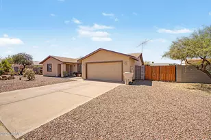 10565 W Buena Vista Dr, Arizona City, AZ 85123 - Photo 2