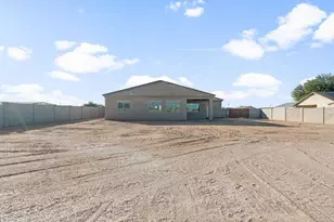 8611 W Mission Hills Dr, Arizona City, AZ 85123 - Photo 30