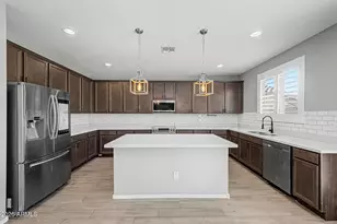 18040 W Louise Dr, Surprise, AZ 85387 - Photo 10