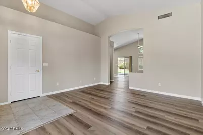 312 E Mesquite Street, Gilbert, AZ 85296 - Photo 6