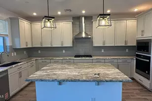 13426 W Eagle Feather Rd, Peoria, AZ 85383 - Photo 2
