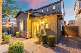 3965 E Melinda Dr, Phoenix, AZ 85050 - Photo 2