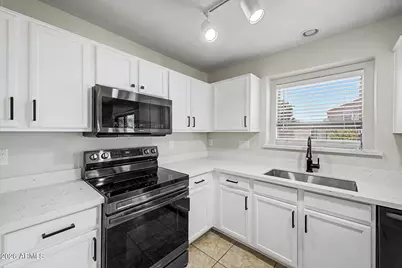 1610 W San Tan Hills Drive, San Tan Valley, AZ 85144 - Photo 2