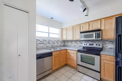 11640 N 51st Avenue #212, Glendale, AZ 85304 - Photo 8