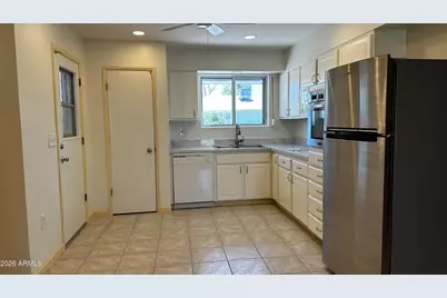 10024 W Denham Drive, Sun City, AZ 85351 - Photo 8