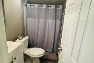 8601 N 71st Ave, Glendale, AZ 85301 - Photo 8