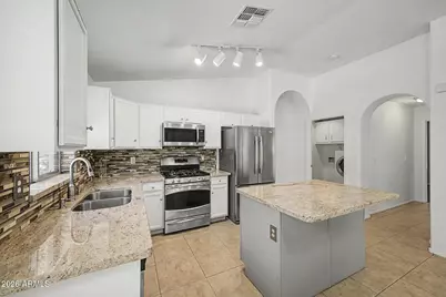 4207 E Sandy Way, Gilbert, AZ 85297 - Photo 2