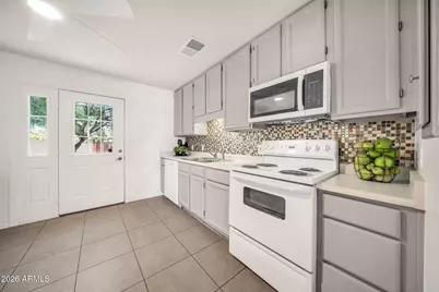 2221 W Clarendon Avenue W, Phoenix, AZ 85015 - Photo 6