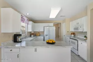 10622 W Mohawk Ln, Peoria, AZ 85382 - Photo 8