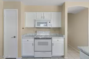 10622 W Mohawk Ln, Peoria, AZ 85382 - Photo 6