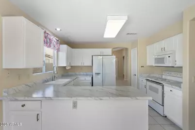 10622 W Mohawk Lane, Peoria, AZ 85382 - Photo 8