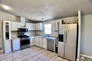 19200 E Saguaro Dr, Black Canyon City, AZ 85324 - Photo 4