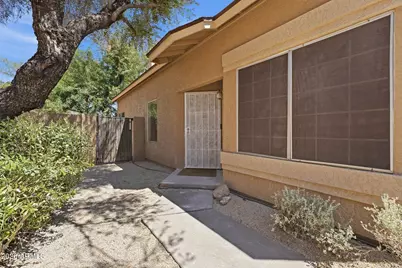 19050 N 30th Place, Phoenix, AZ 85050 - Photo 2