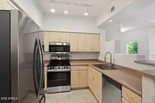 7401 W Arrowhead Clubhouse Dr, Glendale, AZ 85308 - Photo 10