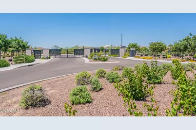 9320 W Meadowbrook Avenue, Phoenix, AZ 85037 - Photo 54