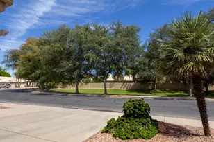 1027 W Grand Caymen Dr, Gilbert, AZ 85233 - Photo 4