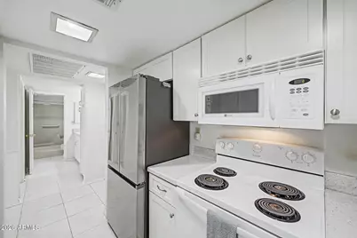 3033 E Devonshire Avenue #1021, Phoenix, AZ 85016 - Photo 12