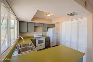 2812 S Cottonwood Dr, Tempe, AZ 85282 - Photo 10