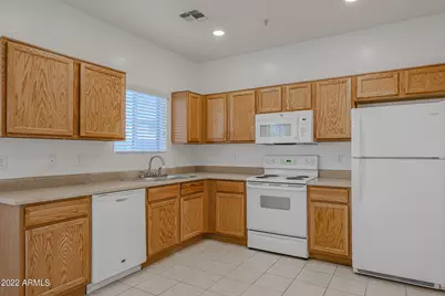 8940 W Olive Avenue #Unit 70, Peoria, AZ 85345 - Photo 2