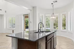 3722 E Zachary Dr, Phoenix, AZ 85050 - Photo 10
