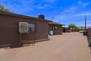 1709 E Encinas Ln, Phoenix, AZ 85040 - Photo 2