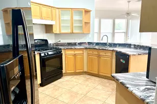 407 W Helena Dr, Phoenix, AZ 85023 - Photo 8