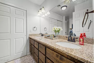 1717 E Greenway Circle, Phoenix, AZ 85042 - Photo 10