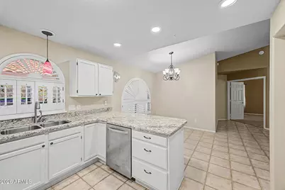 7518 W Kerry Lane, Glendale, AZ 85308 - Photo 10