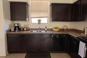 7738 W Pipestone Pl, Phoenix, AZ 85035 - Photo 2