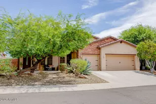 12332 W Milton Dr, Peoria, AZ 85383 - Photo 2