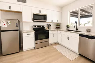 18240 N 32nd Ln, Phoenix, AZ 85053 - Photo 6