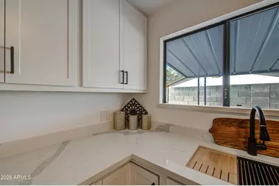 6002 W Catalina Drive, Phoenix, AZ 85033 - Photo 4