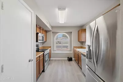 11904 N 76th Lane, Peoria, AZ 85345 - Photo 6