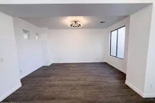 17645 W Hale Bopp Dr, Goodyear, AZ 85338 - Photo 6