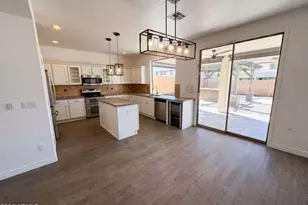 17645 W Hale Bopp Dr, Goodyear, AZ 85338 - Photo 2