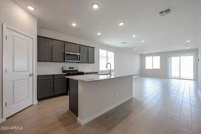 40045 W Wolf Drive, Maricopa, AZ 85138 - Photo 2
