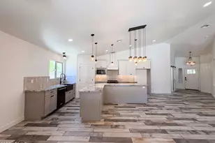 8747 W Lone Cactus Dr, Peoria, AZ 85382 - Photo 2