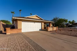 2705 W Summit Pl, Chandler, AZ 85224 - Photo 2