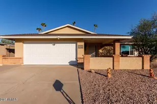 2705 W Summit Pl, Chandler, AZ 85224 - Photo 1