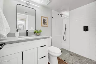 7 E Loma Ln, Phoenix, AZ 85020 - Photo 14